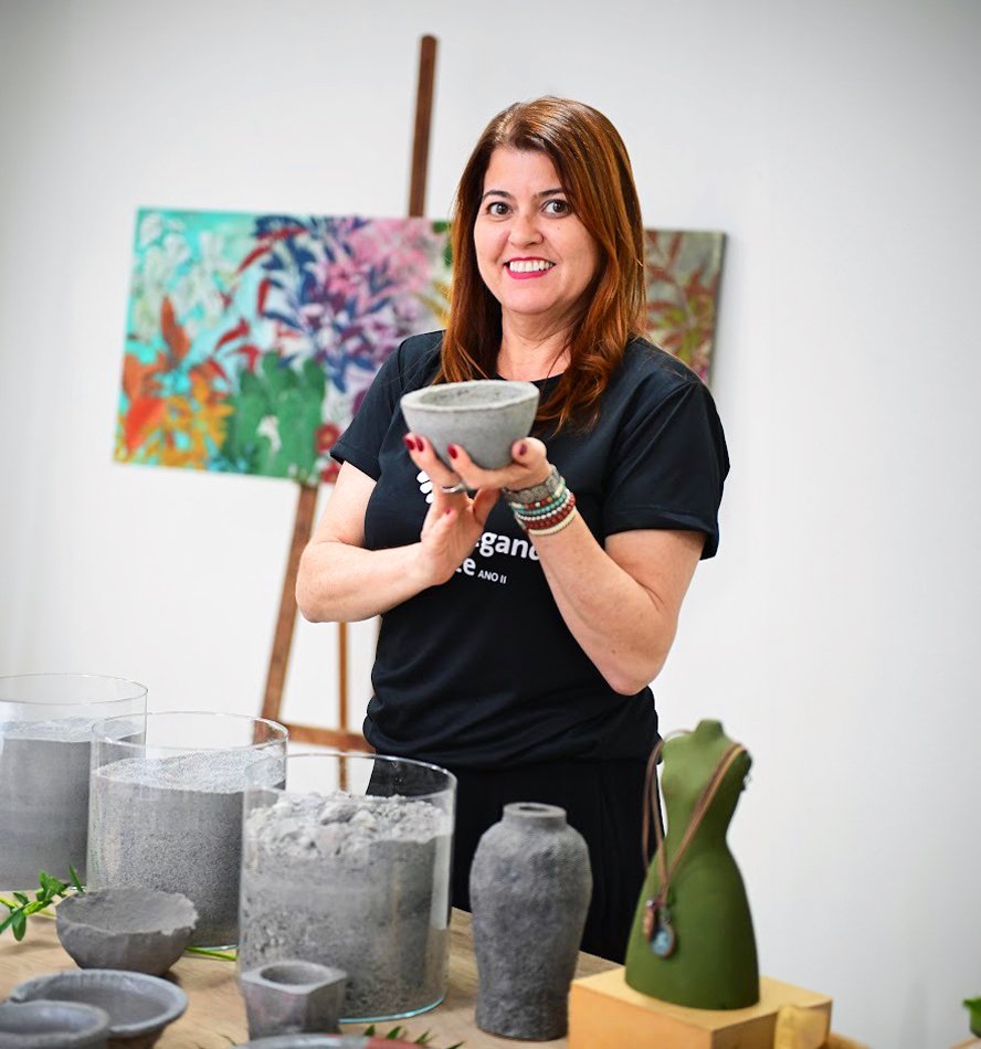 Arte e Meio Ambiente é o tema de Vestígios da Terra,exposição de Rosane Dias, na Casa de Metal