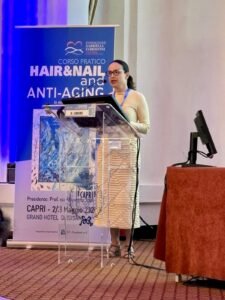 Dra Debora Cadore medica de Florianopolis palestrando em importante evento para dermatologistas em Capri na Italia
