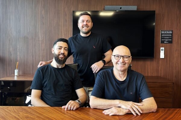 Nova plataforma da ACATE em parceria com a Valuez ajuda a conectar startups e investidores Giordani de Oliveira CTO Renato Cisz COO e Adonai ZanoniCEO da Valuez foto Divulgacao