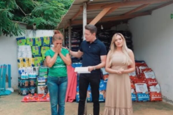Bispo Bruno Leonardo doa cerca de R$ 100 mil para ONG de proteção animal em Salvador WhatsApp Image 2025 05 09 at 15.46.59