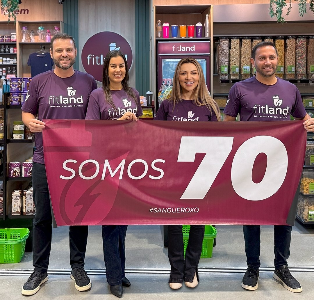 Fitland, de Tijucas, atinge marca de 70 unidades e consolida expansão nacional 1 Os empresarios Rafael Fumagali Camila Guill Aline Pacheco e Daniel Luz comemoram a expansao da rede Fitland Foto
