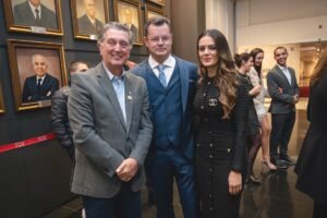 Prefeito de Florianopolis Topazio Neto prestigiou sessao solene na qual Gastao Filho foi condecorado foto TCE SC