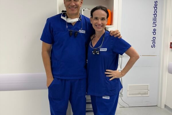 Os médicos Dr Otávio Boaventura (cirurgião plástico) e Dra Débora Cadore (dermatologista)